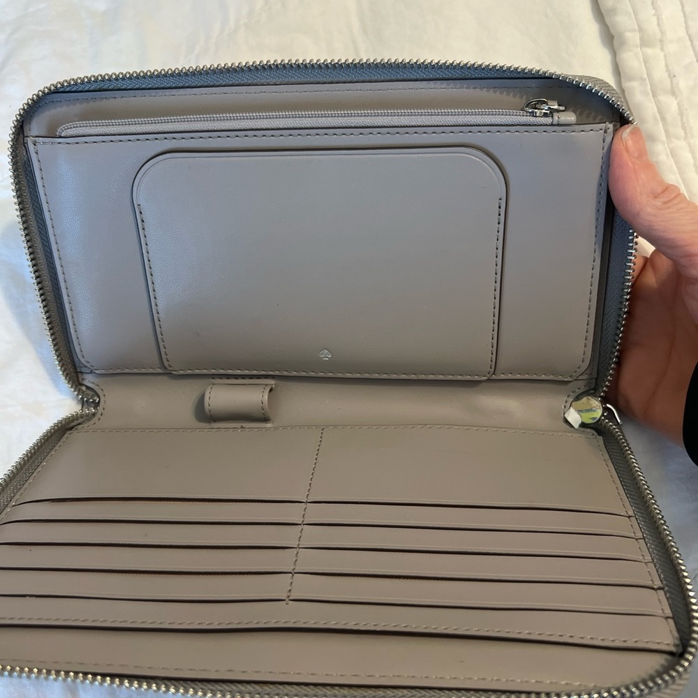 Kate Spade Outlet Large Wallet - Picture 3 of 3